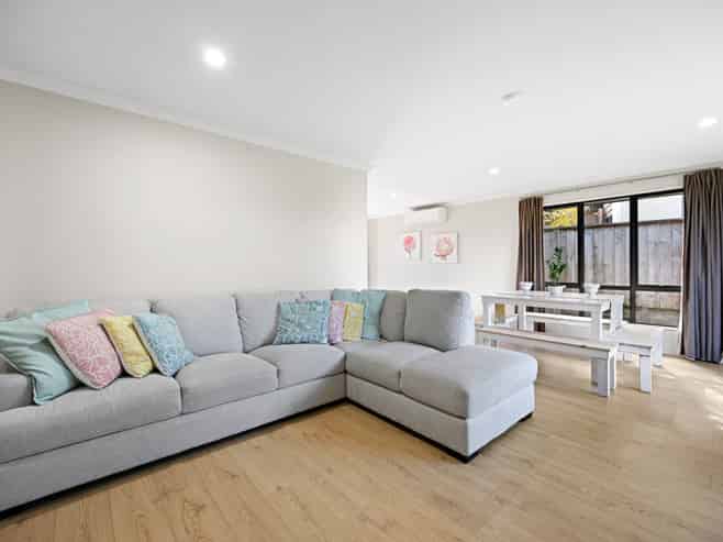 4 Azure Place, Huntington