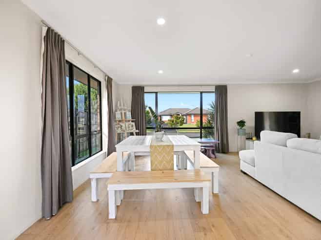 4 Azure Place, Huntington