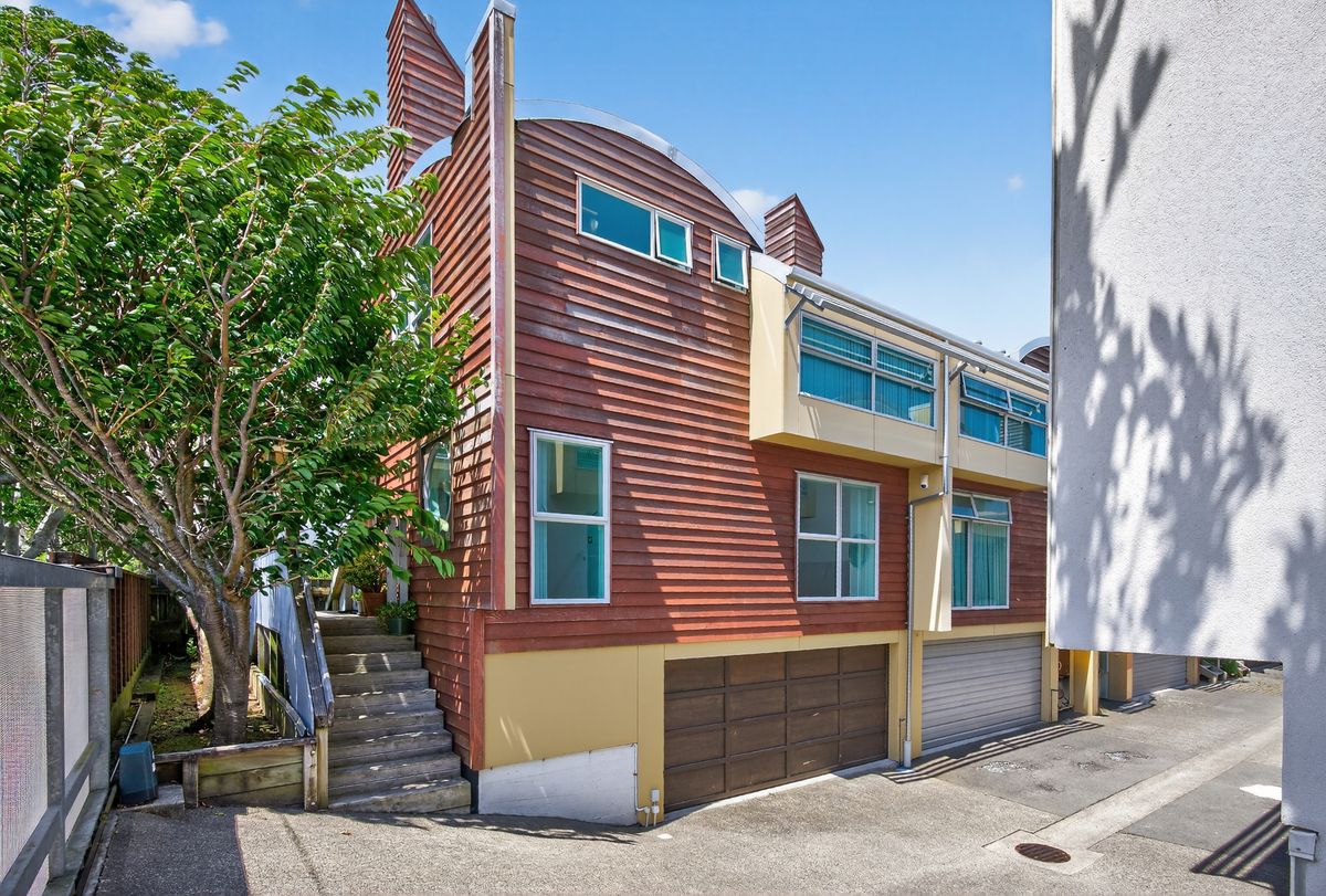 Spacious Three-Level Living in a Secure Setting, Epuni