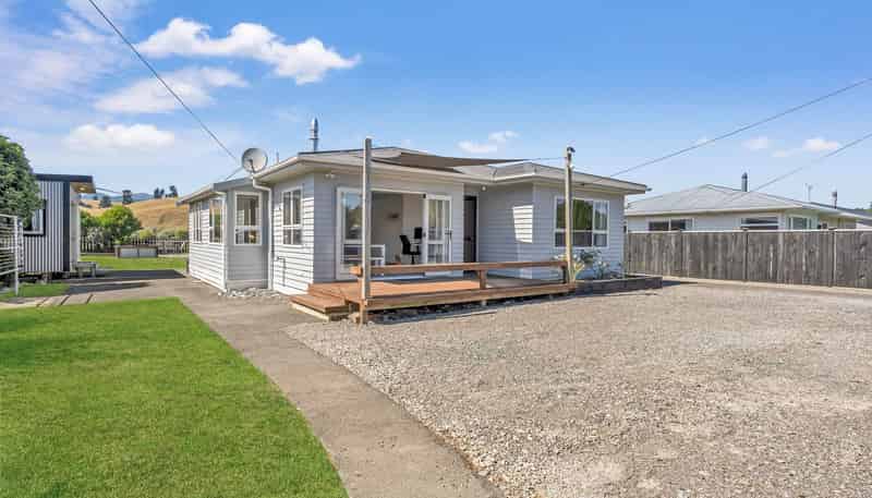 210 Whitby Road, Wakefield