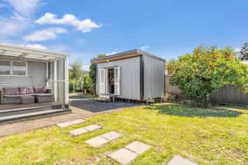 210 Whitby Road, Wakefield