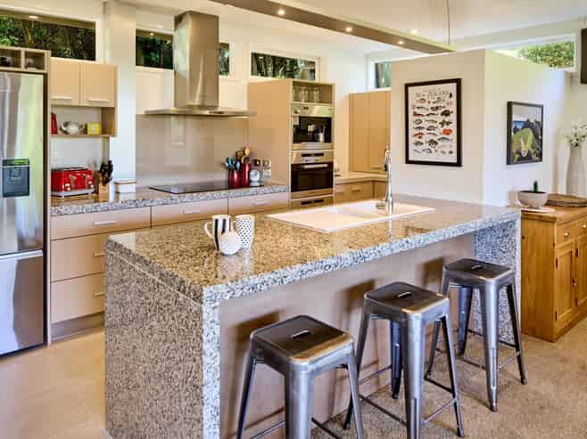 8 Cheviot Road, Lowry Bay, Eastbourne