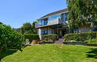 8 Cheviot Road, Lowry Bay, Eastbourne