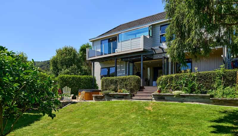 8 Cheviot Road, Lowry Bay, Eastbourne