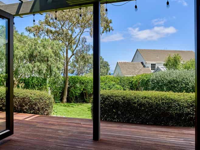 8 Cheviot Road, Lowry Bay, Eastbourne