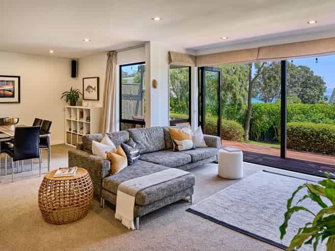 8 Cheviot Road, Lowry Bay, Eastbourne