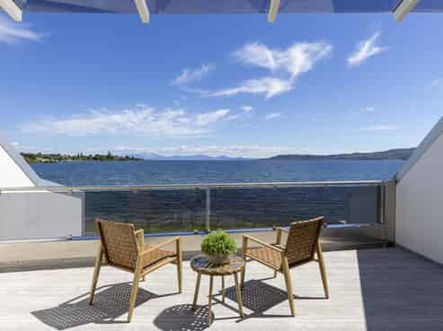 2/227 Lake Terrace, Waipahihi