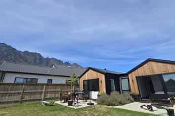 16 Barn Road, Jacks Point