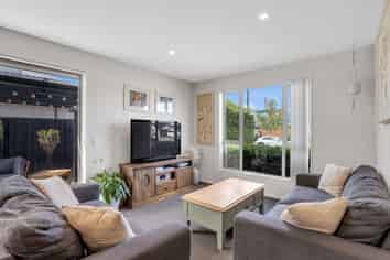 1 Keeper Close, Woodend