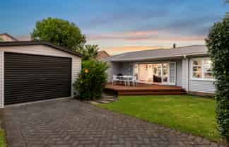 1A Rixon Place, Te Atatu Peninsula