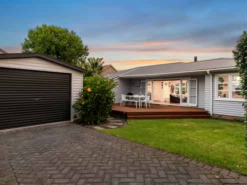 1A Rixon Place, Te Atatu Peninsula