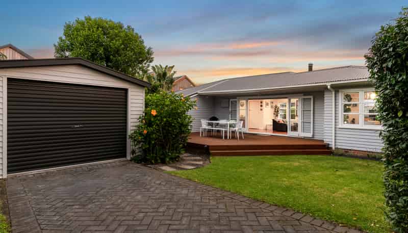 1A Rixon Place, Te Atatu Peninsula