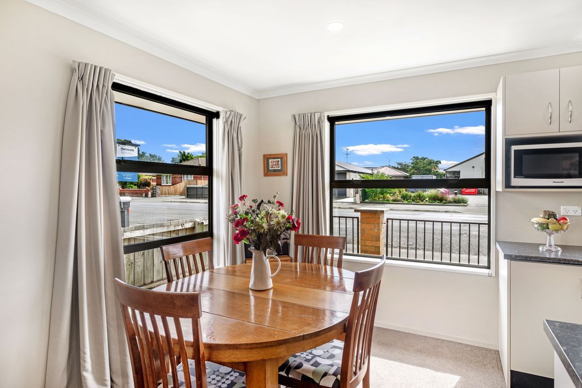 Modern Comfort in a Central Setting - Vista 5