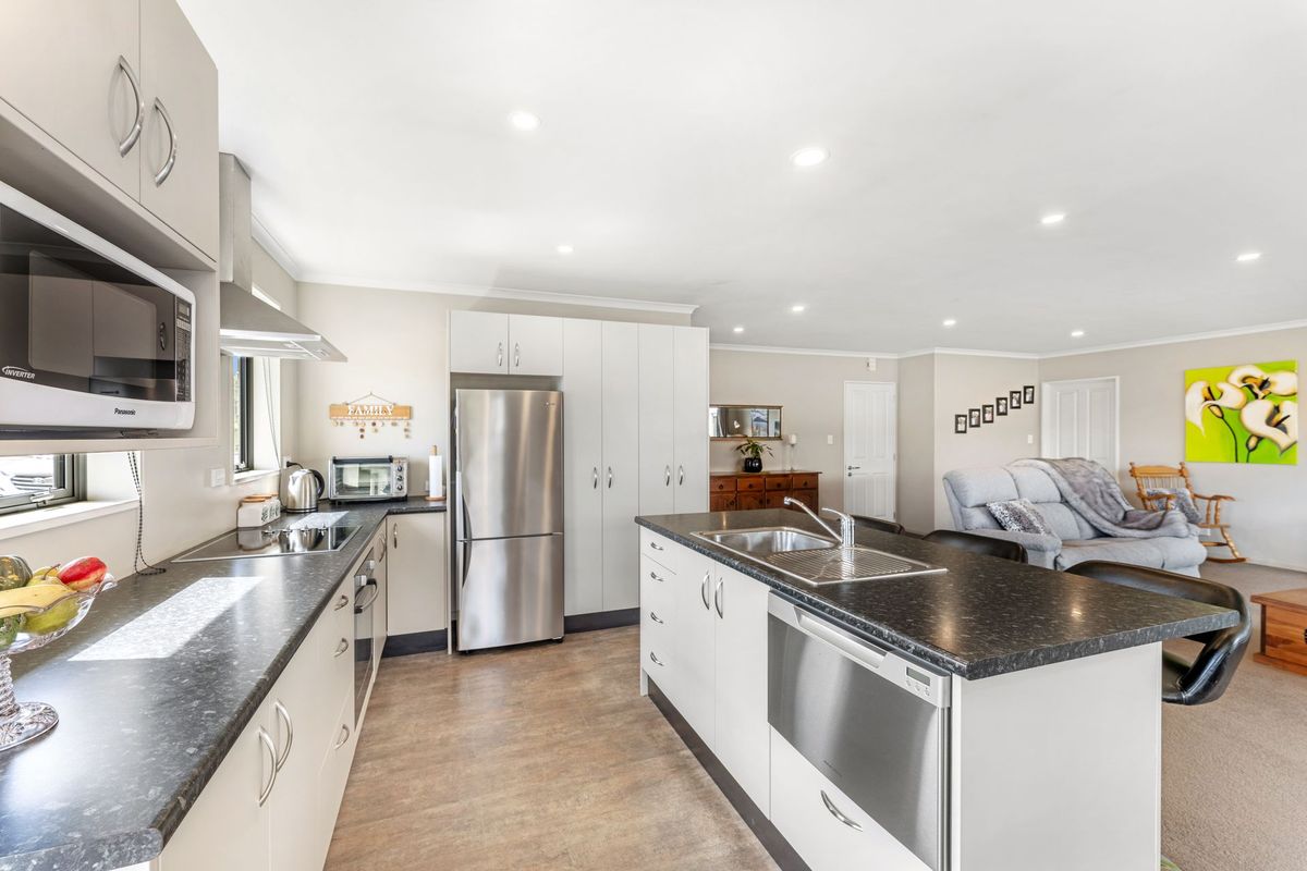 Modern Comfort in a Central Setting - Vista 6