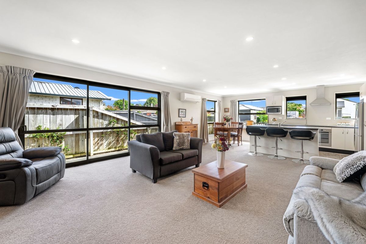 Modern Comfort in a Central Setting - Vista 2