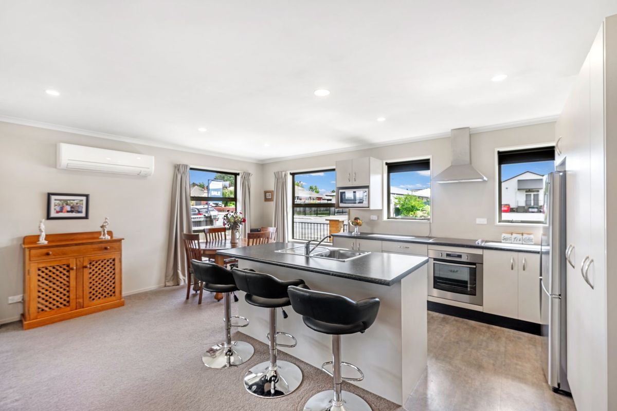 Modern Comfort in a Central Setting - Vista 4