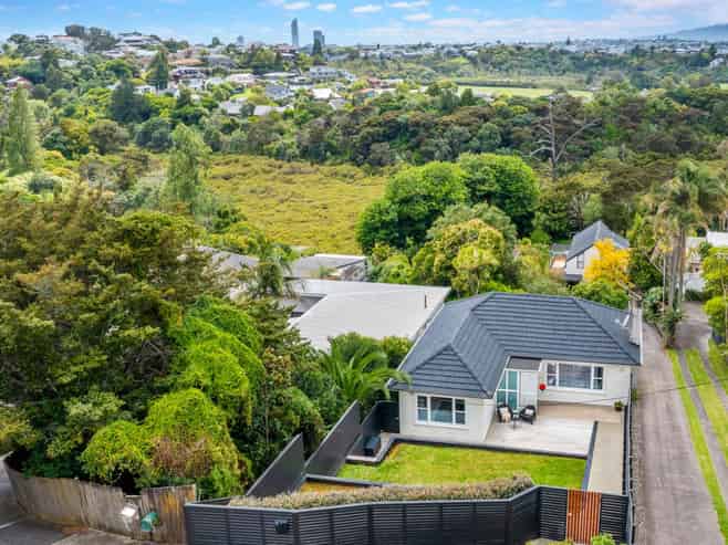 5A Lake Road, Northcote