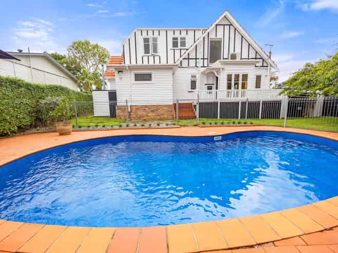 18 Fairholme Avenue, Epsom