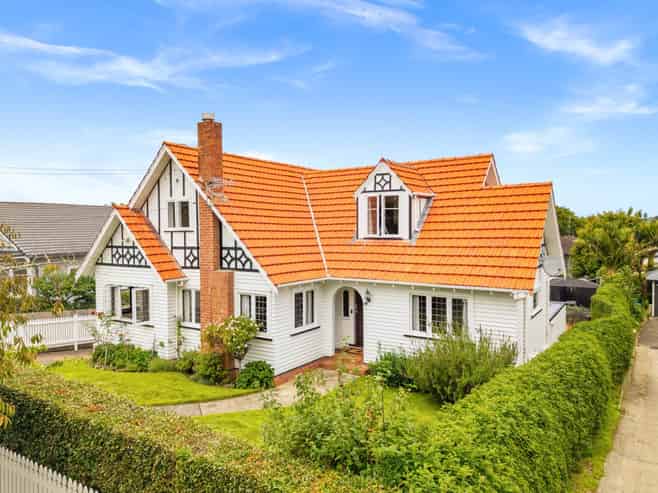 18 Fairholme Avenue, Epsom