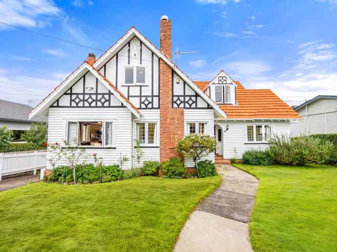 18 Fairholme Avenue, Epsom