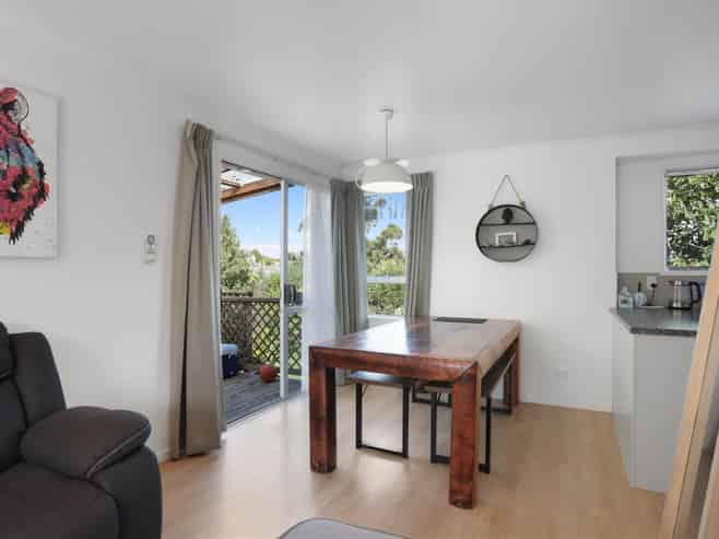 16 Kemp Road, Massey