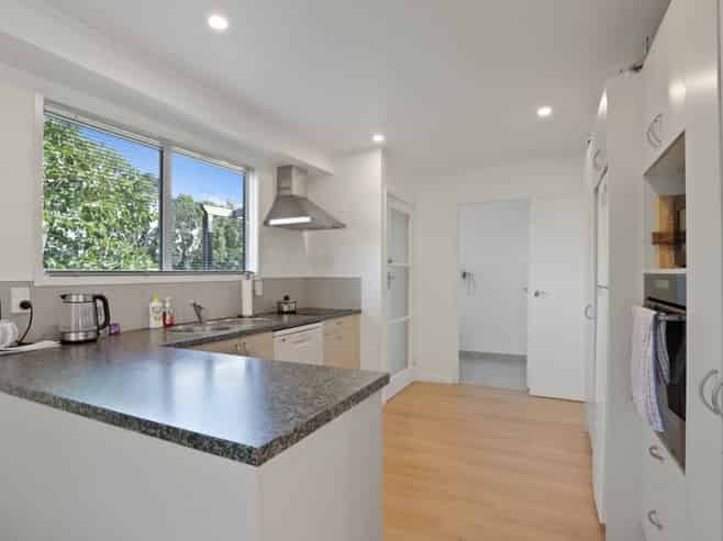 16 Kemp Road, Massey