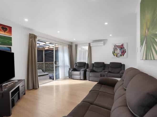 16 Kemp Road, Massey