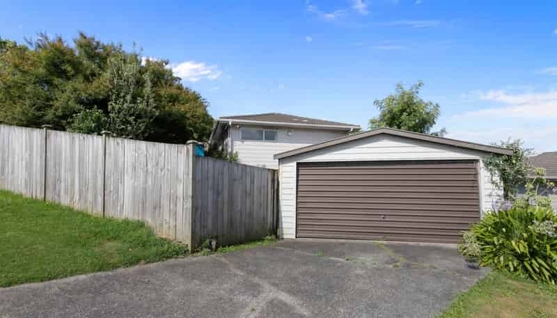16 Kemp Road, Massey