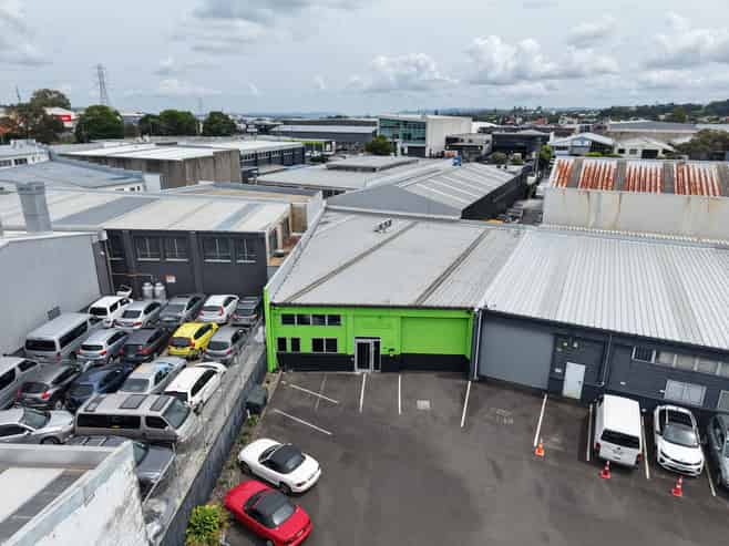 Well-presented unit – central Penrose