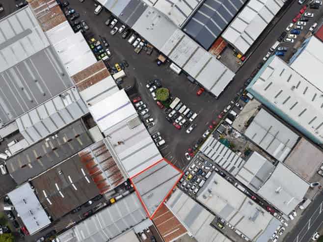 Well-presented unit – central Penrose