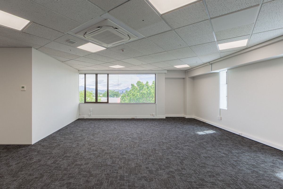 Central. Bright. Elevated. An Office That Delivers - Widok 6