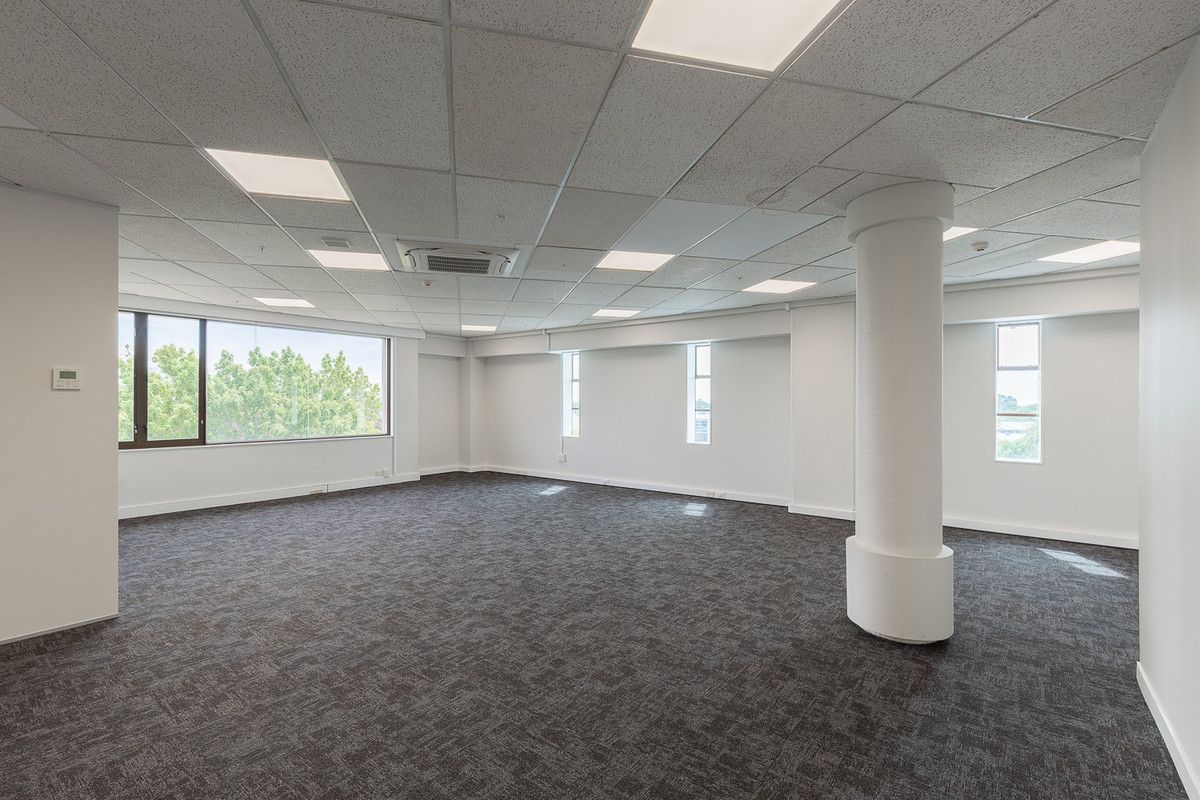 Central. Bright. Elevated. An Office That Delivers - Widok 2