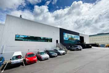 OFFICE/SHOWROOM AND WAREHOUSE
