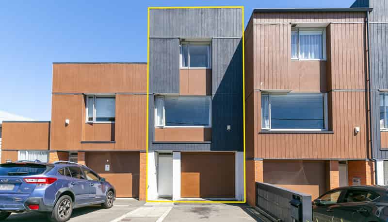 2/120 Rintoul Street, Newtown