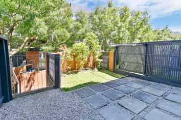 2/120 Rintoul Street, Newtown