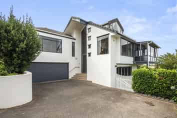 2/25 Waimarie Street, Saint Heliers