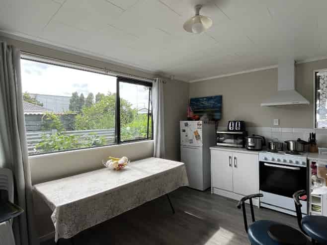 2/4 Calvert Street, Papakura