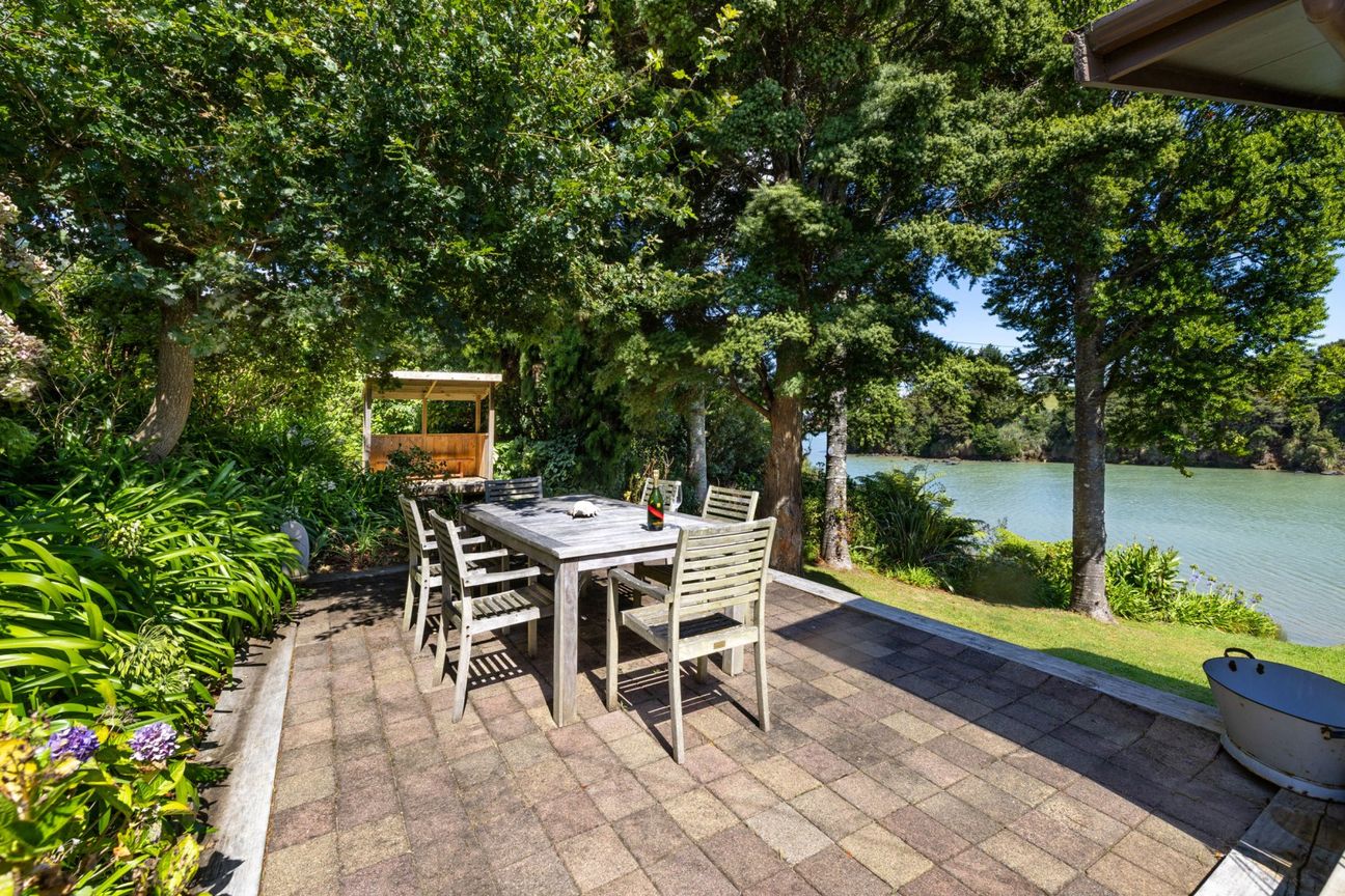 Waterfrontage Meets the Classic Quarter-Acre Dream - Ansicht 6