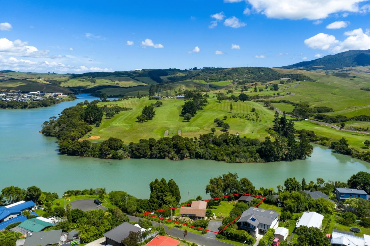 Waterfrontage Meets the Classic Quarter-Acre Dream - Ansicht 3
