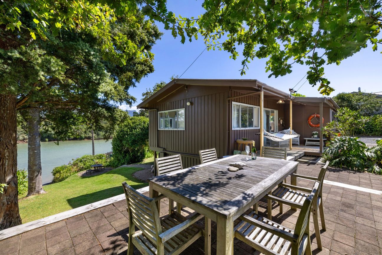 Waterfrontage Meets the Classic Quarter-Acre Dream - Ansicht 4