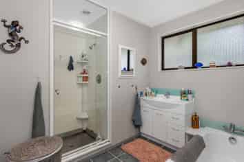 14 Brasenose Place, Tawa