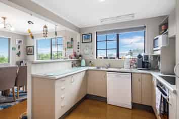 14 Brasenose Place, Tawa