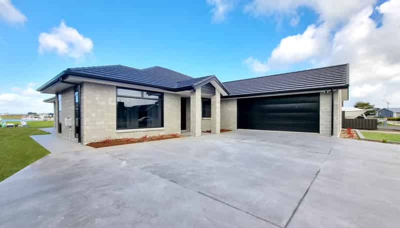 61 Stace Hopper Drive, One Tree Point