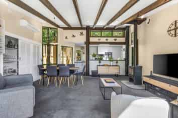 5 Edgeware Road, Wilton