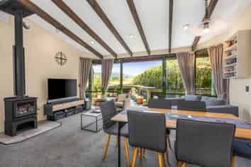 5 Edgeware Road, Wilton