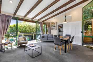 5 Edgeware Road, Wilton