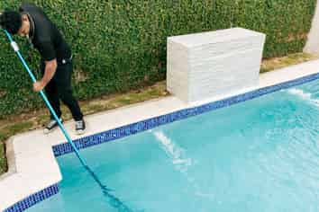 Blue-Chip Pool & Spa Care - Captive Waiheke Market