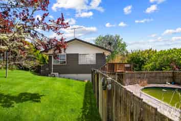 6 Theban Place, Totara Vale