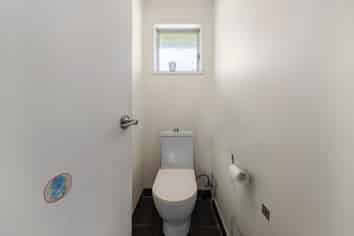 6 Theban Place, Totara Vale