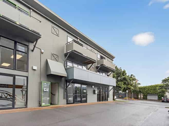 ELEVATED FREEHOLD OPPORTUNITY
